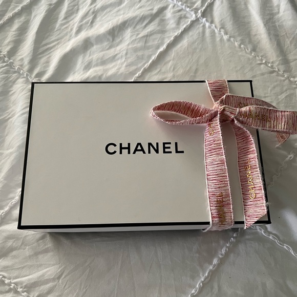 Authentic CHANEL Paper Gift box🔥🔥 - Picture 2 of 5